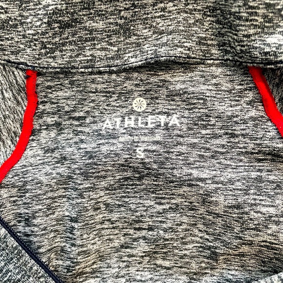 Athleta 1/2 zip top size S - Picture 5 of 8